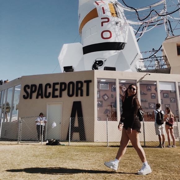 Meet your Posher, Giselle - Picture 1 of 1